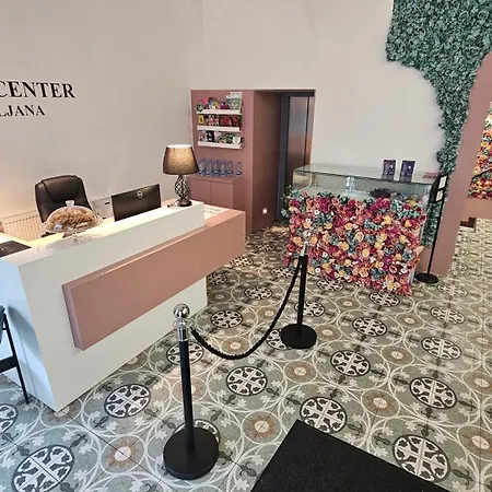 Center 3*