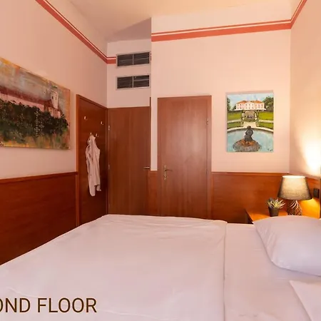 Hotel Center