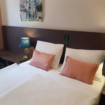 Hotell Center 3*