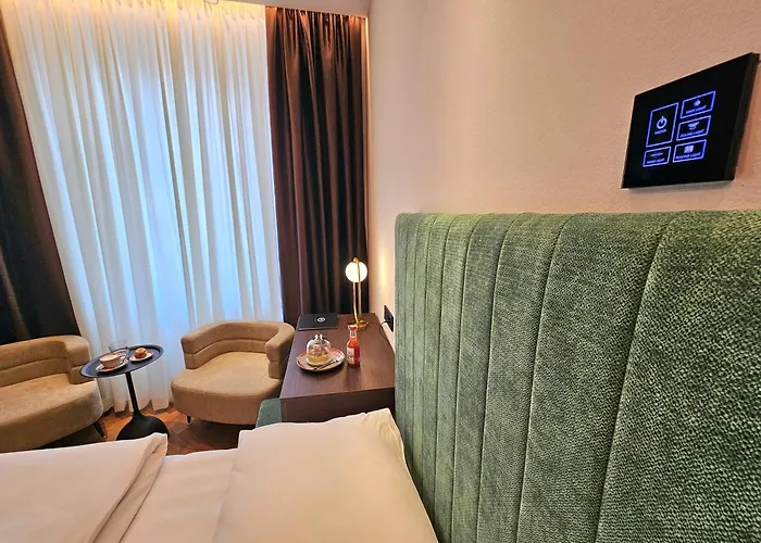 Center Hotel
